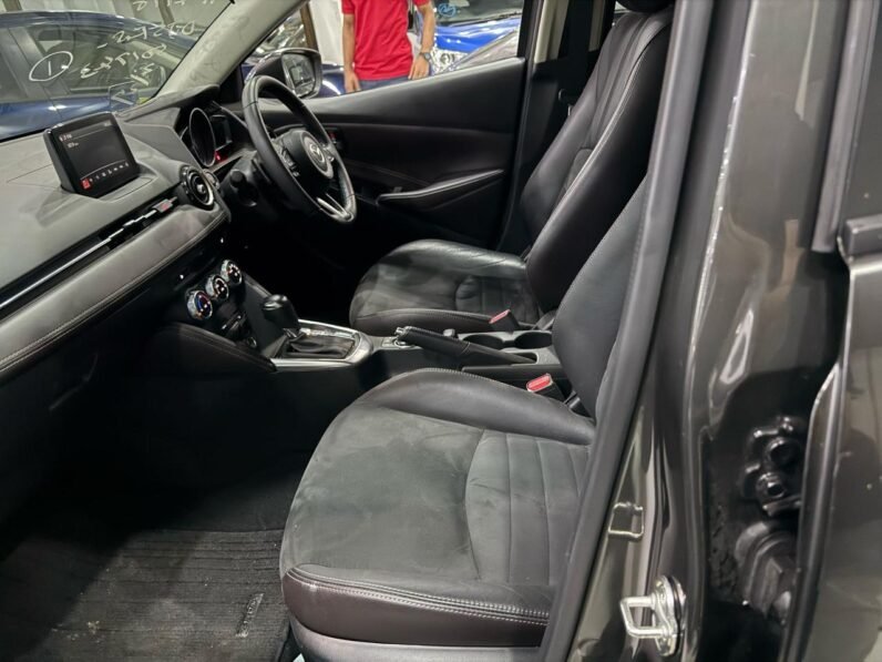 
								Mazda Demio XD Touring 2018 Diesel full									