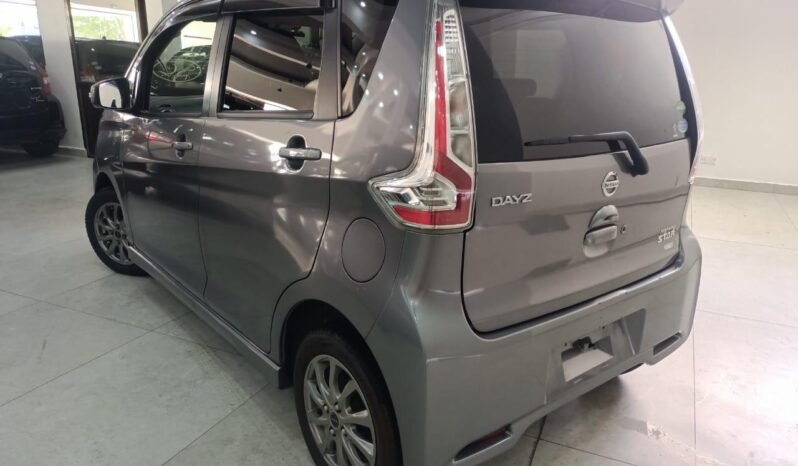 
								Nissan Dayz Highway Star 2018 full									