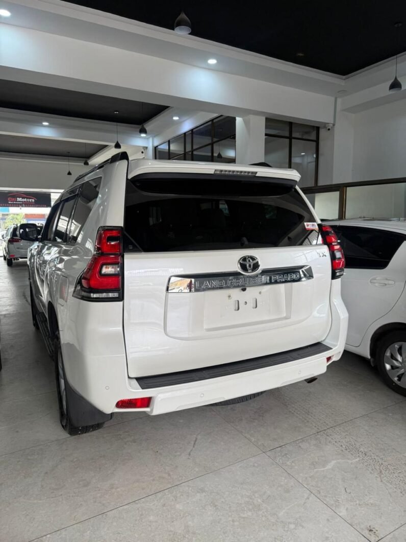 
								Toyota Land Cruiser Prado TX-L 2018 full									