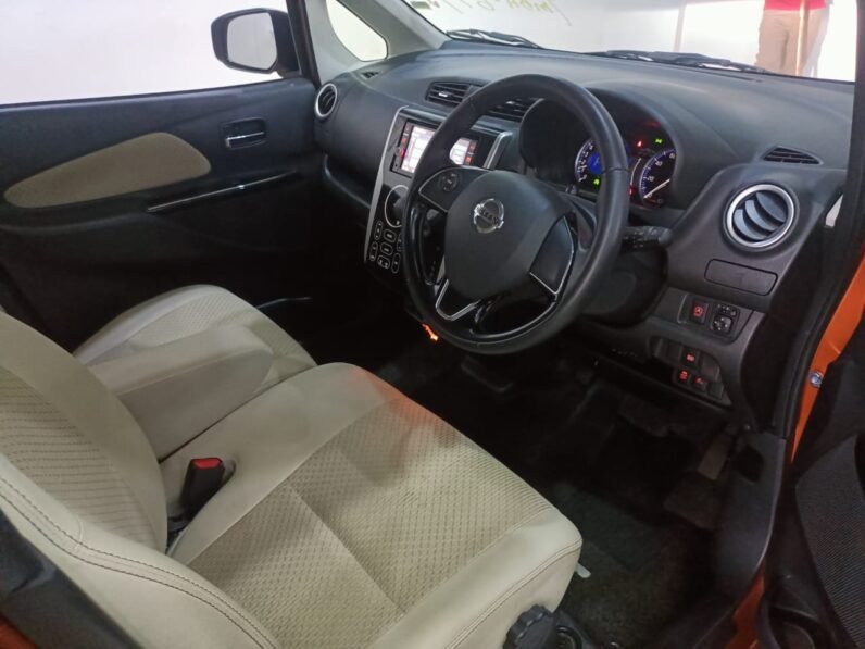 
								Nissan Dayz Highway Star 2018 full									