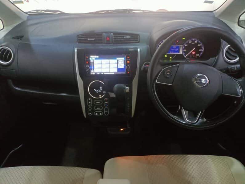 
								Nissan Dayz Highway Star 2018 full									