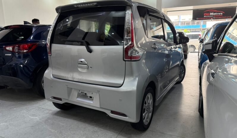 
								Nissan Dayz Highway Star 2018 full									