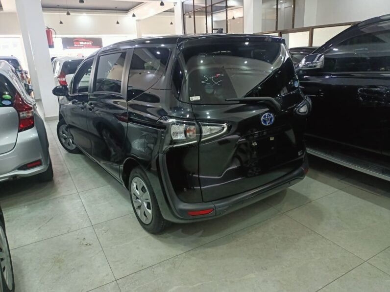 
								Toyota Sienta Hybrid 2019 full									