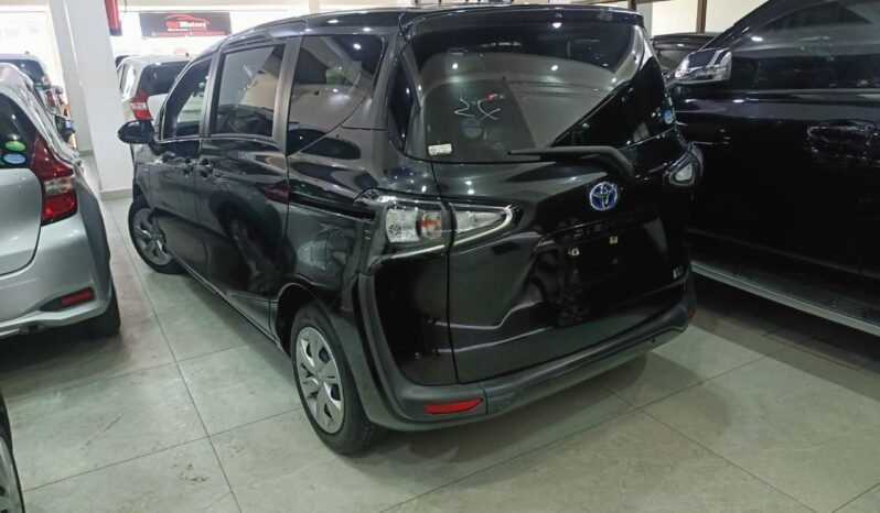 
								Toyota Sienta Hybrid 2019 full									