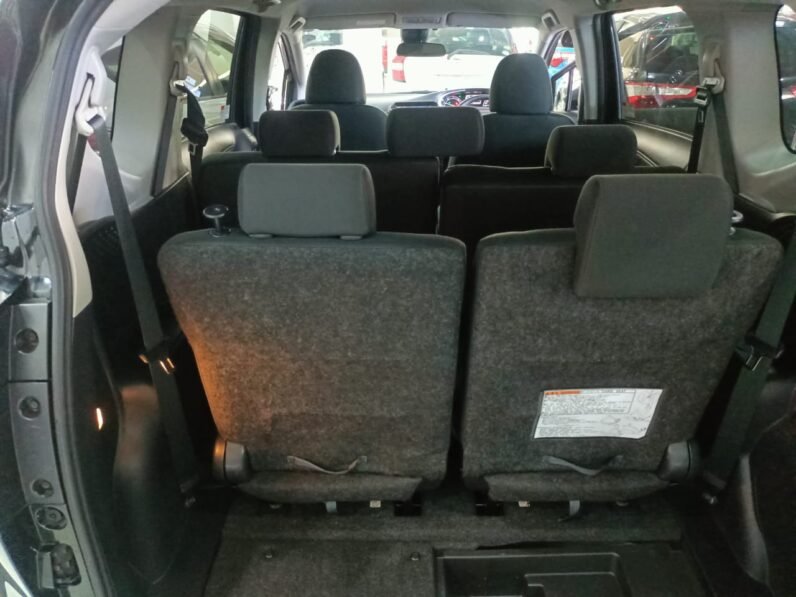 
								Toyota Sienta Hybrid 2019 full									