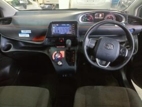 Toyota Sienta Hybrid 2019