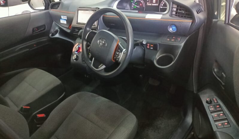 
								Toyota Sienta Hybrid 2019 full									