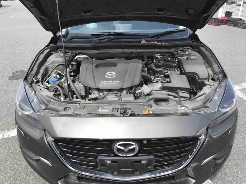 
								Mazda Axela Sports AWD 2018 full									