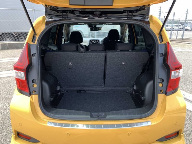 
								Nissan Note E-Power X Black Sport 2018 full									