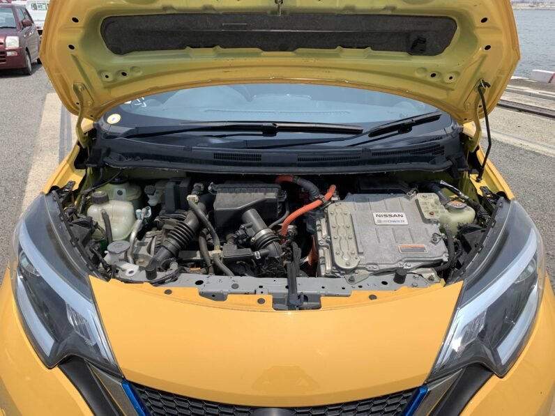 
								Nissan Note E-Power X Black Sport 2018 full									