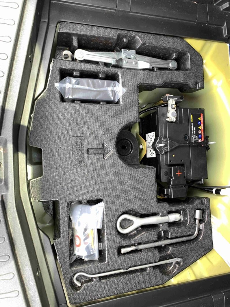 
								Nissan Note E-Power X Black Sport 2018 full									
