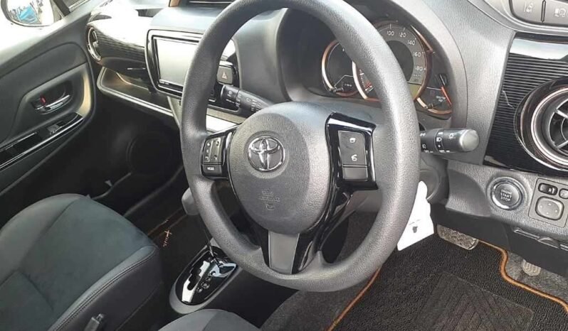 
								Toyota Vitz 2018 1300cc full									