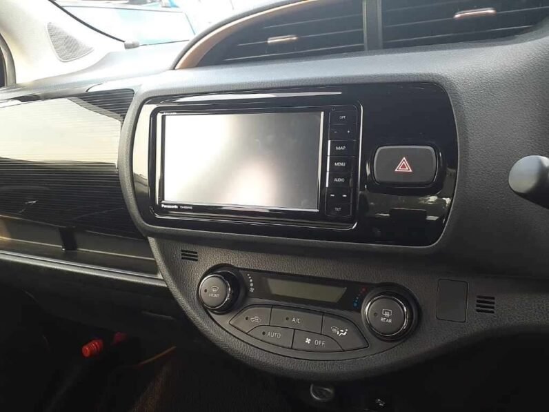 
								Toyota Vitz 2018 1300cc full									