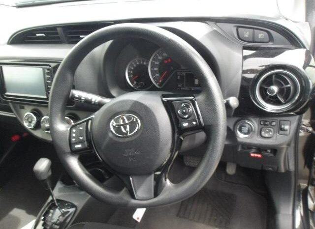 
								Toyota Vitz 2018 1300cc full									