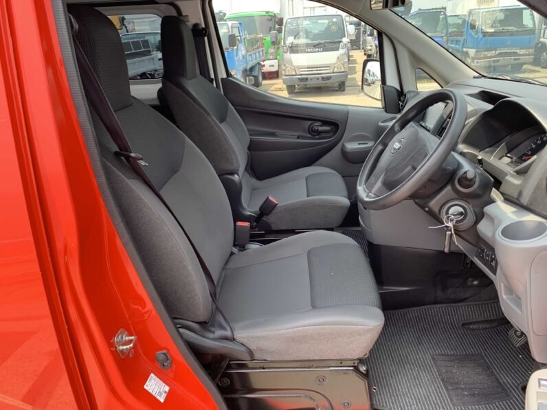 
								Nissan NV200 2018 full									