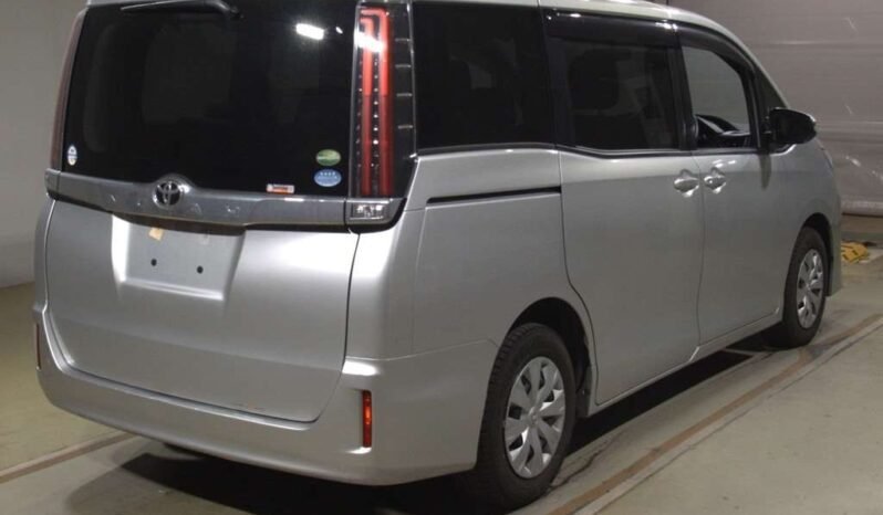 
								Toyota Noah 2018 8-Seater full									