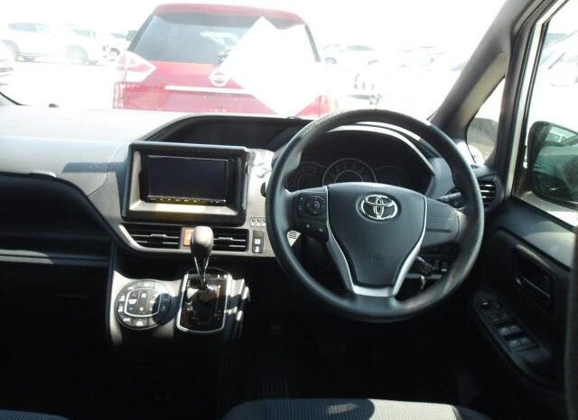 
								Toyota Noah 2018 8-Seater full									