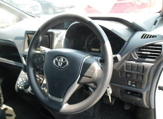 
								Toyota Noah 2018 8-Seater full									