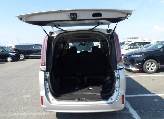 
								Toyota Noah 2018 8-Seater full									