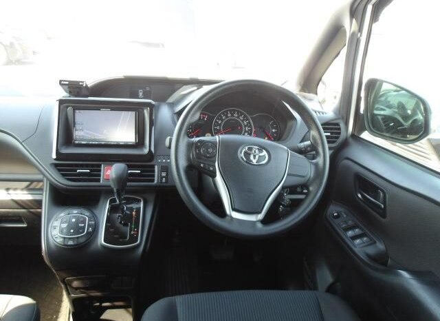
								Toyota Noah 2018 8-Seater full									