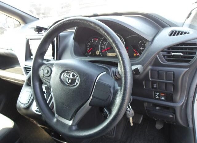 
								Toyota Noah 2018 8-Seater full									