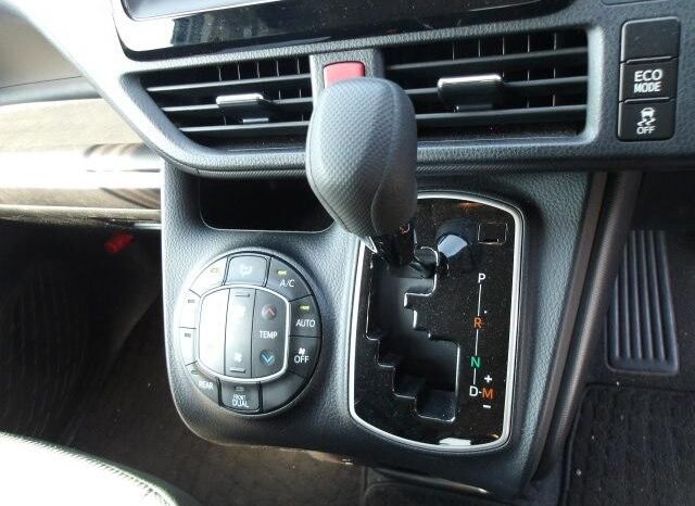 
								Toyota Noah 2018 8-Seater full									