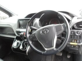 Toyota Esquire Gi 2018 8-Seater