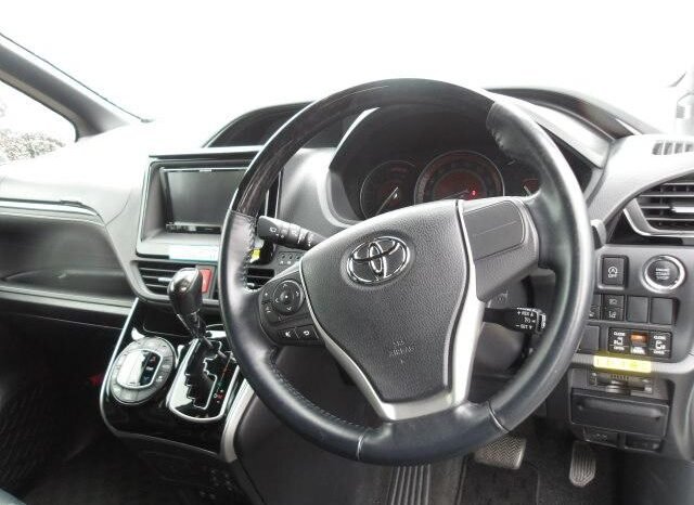 
								Toyota Esquire Gi 2018 8-Seater full									