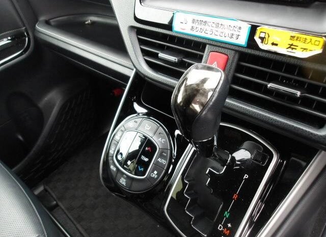 
								Toyota Esquire Gi 2018 8-Seater full									