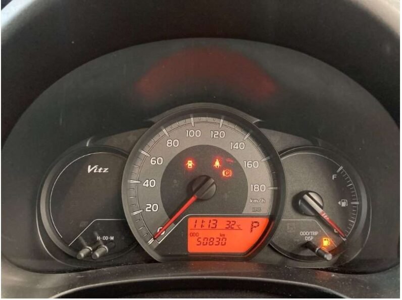 
								Toyota Vitz 2018 1300cc full									