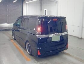 TOYOTA VOXY ZS KAREMEKI 2019